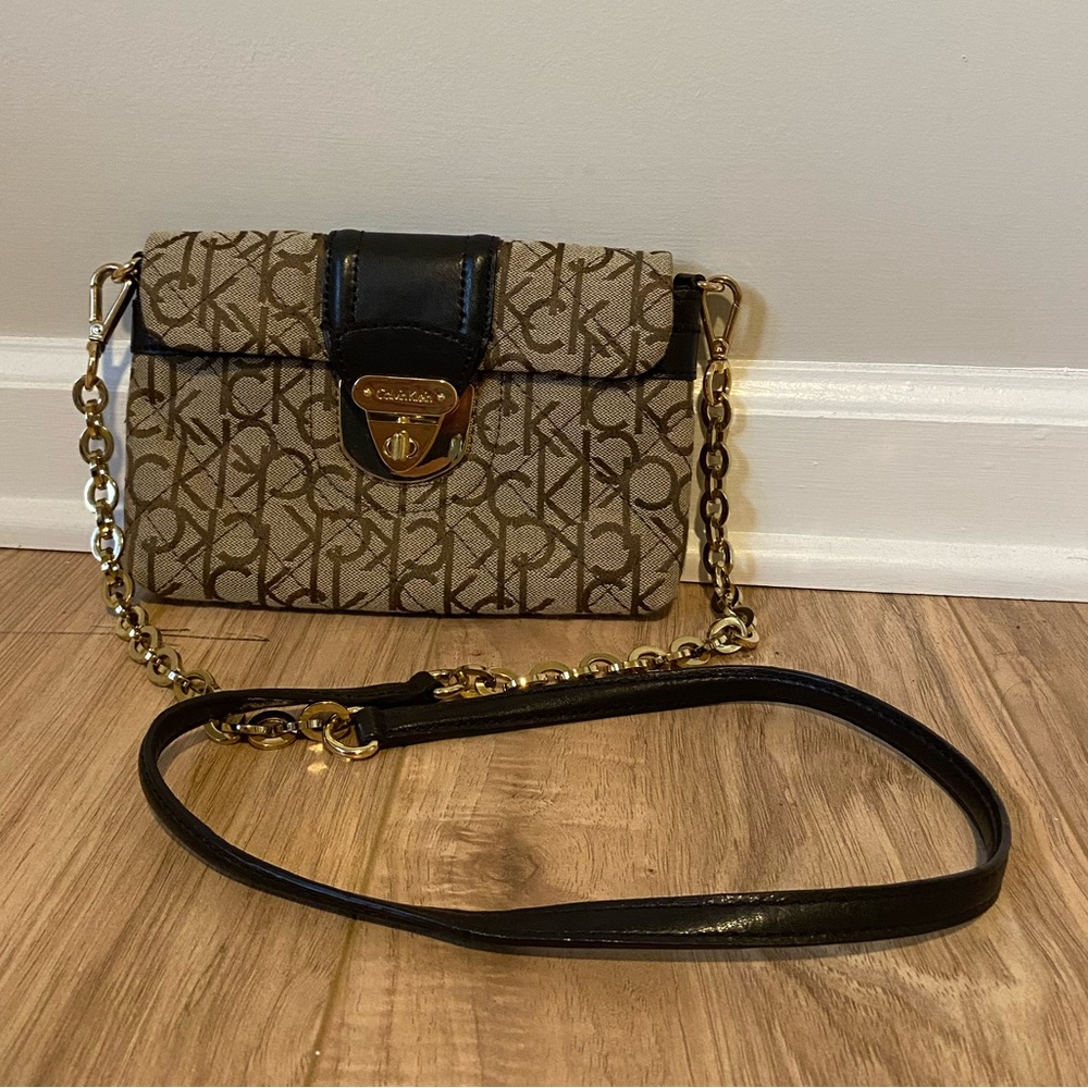 Calvin Klein Crossbody Signature Bag